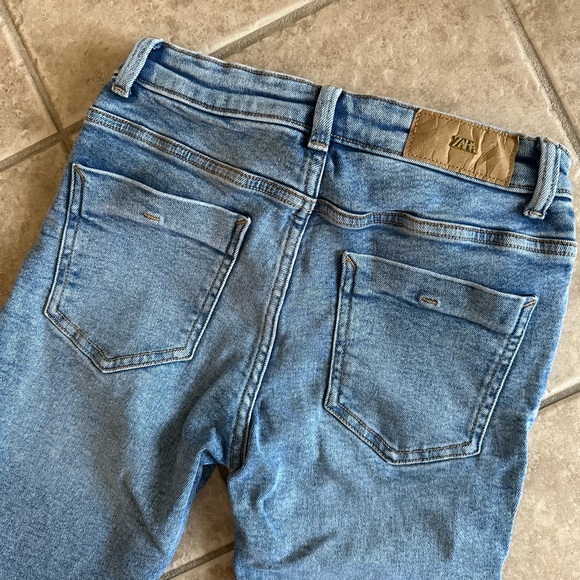 ZARA Light-Wash Blue Mom Jeans | Mid-Rise - Picture 5 of 5